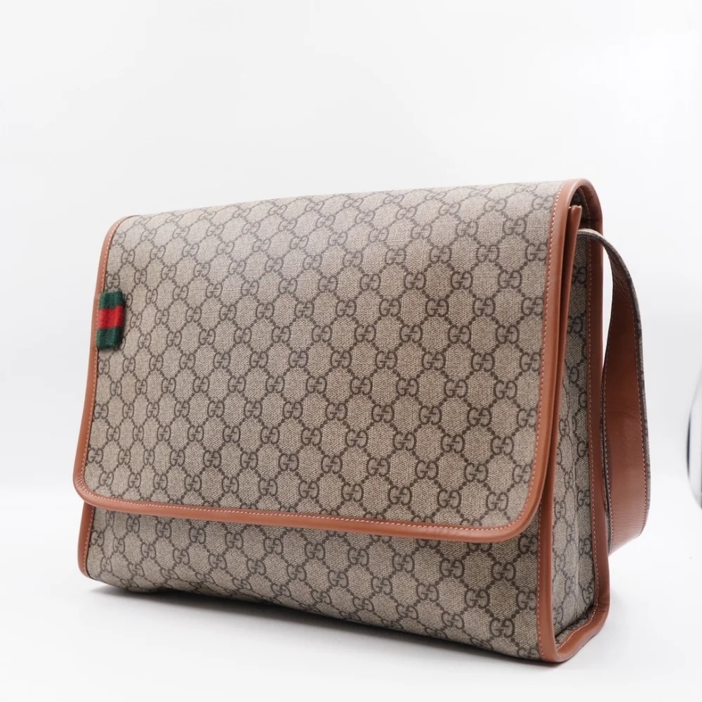 CE45 💟 GUCCI GG Monogram Flap Messenger Bag